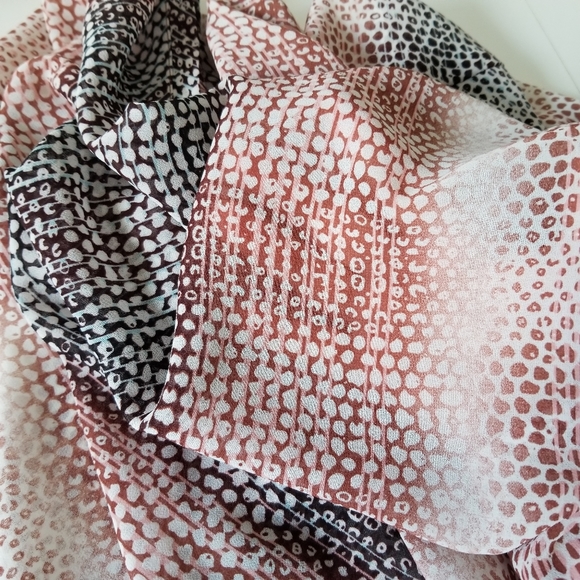 Cabi Abstract Dolman Top - Picture 5 of 5